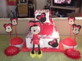 Bolo Fake,4 enfeites de mesa e Minnie