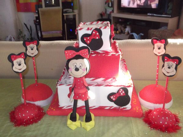 Bolo Fake,4 enfeites de mesa e Minnie
